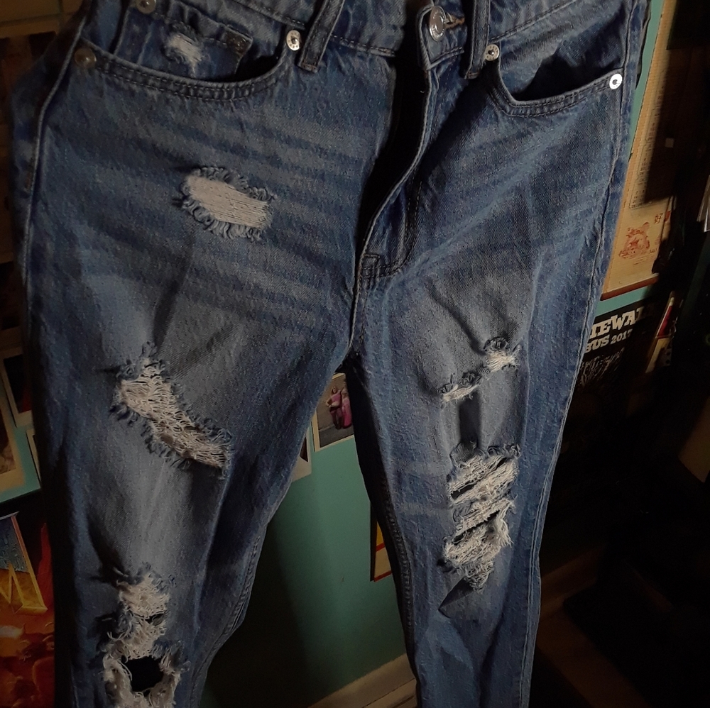 Distressed mom Jean - Picture 2 of 4